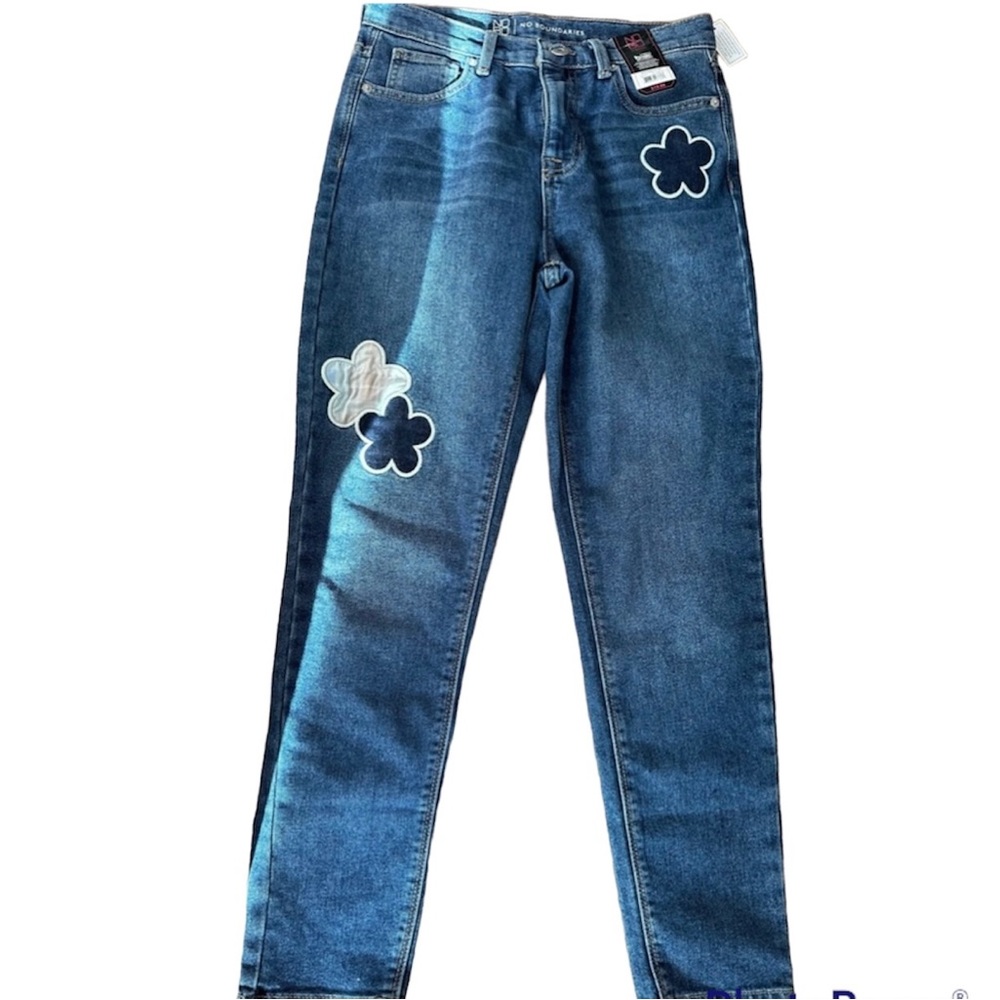 Blue Jeans NWT No Boundaries womens and juniors patchwork jeans size 5